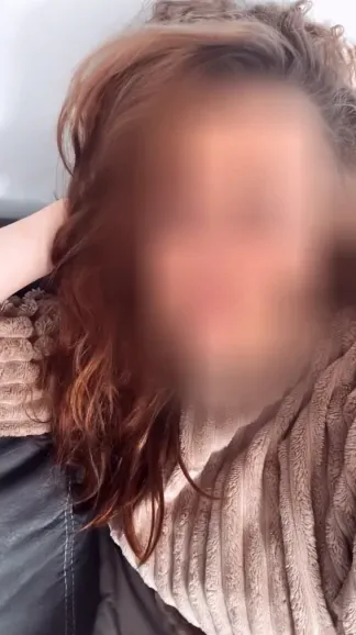 Andrea, 37