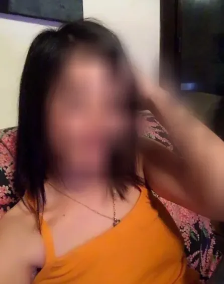 Anna, 32
