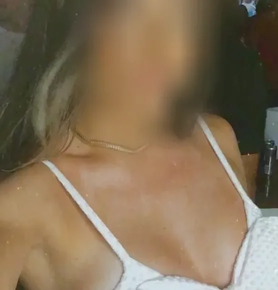 Caroline, 39