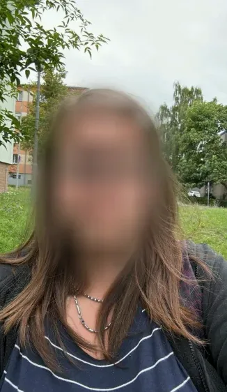 Esther, 27