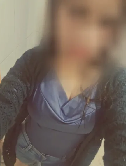 Isabella, 33