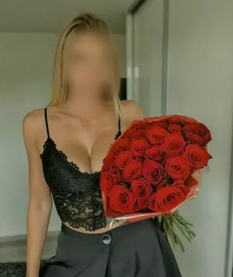 Katja, 32