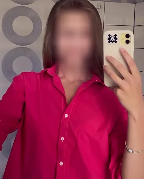 Malou, 27
