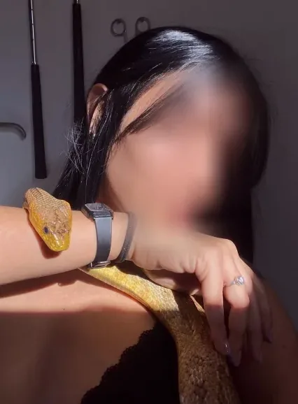 Michelle, 27