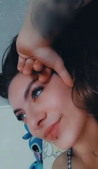 Tina, 24
